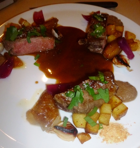 blonde d'aquitaine,ail des ours,fleur de sel,faux-filet,pomme de terre,piment d'espelette,oignon,oignon grelot,oignon rouge,vin rouge,baies roses,vinaigre,sucre,fond de volaille,fond de veau,ail noir,saké,sauce soja,mirin,echalote,vinaigre balsamique,crème,beurre demi-sel
