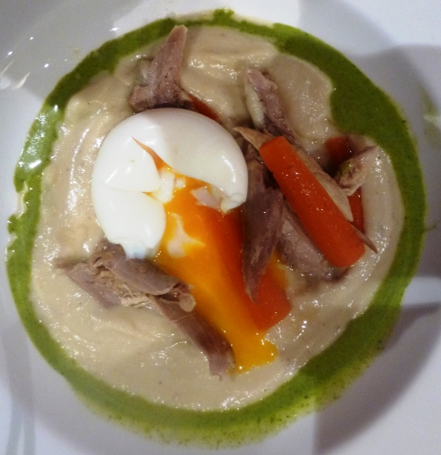 poulet,poireaux,carottes,céleri,oignon,oignon botte,huile de noisette,laurier,thym,persil,choufleur,crème,pourpier,cressond de fontaine,oseille,persil frisé,oeufs,muscade,piment d'espelette,epices tandoori,xanthane