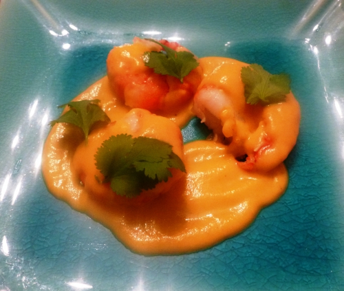 scampi,gingembre,piment d'espelette,carottes,oignon,ail,coriandre,lait de coco,huile d'olive,huile de sésame,yuzu
