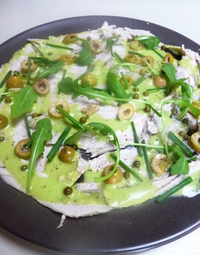 veau,carottes,poireau,oignon,ail,vin blanc sec,oeuf,basilic,raifort,olives vertes,citron,roquette,ciboulette,poivre vert en saumure,fleur de sel