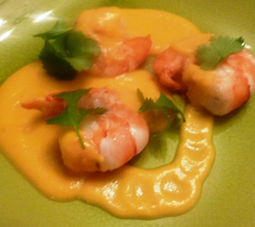 scampi,gingembre,piment d'espelette,carottes,oignon,ail,coriandre,lait de coco,huile d'olive,huile de sésame,yuzu