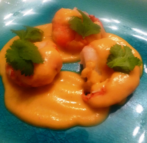 scampi,gingembre,piment d'espelette,carottes,oignon,ail,coriandre,lait de coco,huile d'olive,huile de sésame,yuzu