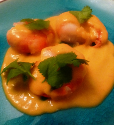 scampi,gingembre,piment d'espelette,carottes,oignon,ail,coriandre,lait de coco,huile d'olive,huile de sésame,yuzu