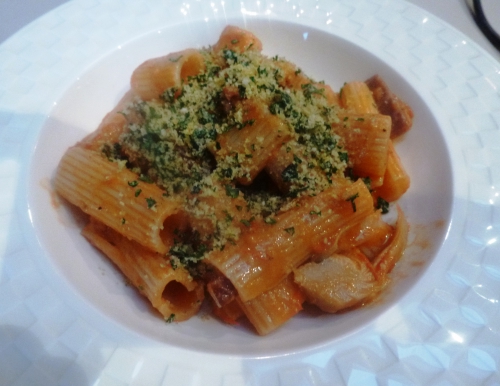 rigatoni,anchois,tomates,tomates cerises,basilic,origan,persil,citron,chapelure,culatello,cayenne,ail