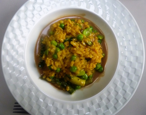 asperges vertes,fèves des marais,petits pois,riz arborio,carnarolli,bouillon de volaille,jus de volaille,vinaigre de xères,moële,vin blanc,safran,pimenton,parmesan,mascarpone