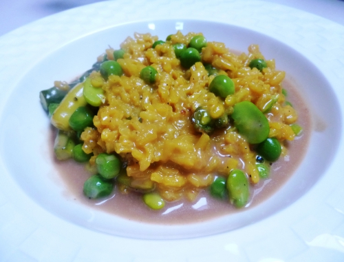 asperges vertes,fèves des marais,petits pois,riz arborio,carnarolli,bouillon de volaille,jus de volaille,vinaigre de xères,moële,vin blanc,safran,pimenton,parmesan,mascarpone