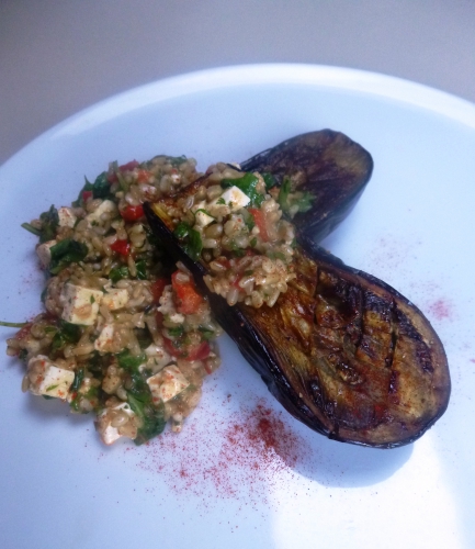 aubergine,poivron rouge,aneth,persil plat,feta,huile d'olive,cumin,canelle,paprika fûmé,avoine,citron,roquette