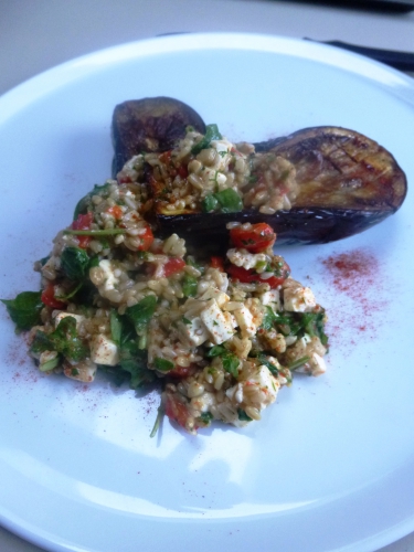 aubergine,poivron rouge,aneth,persil plat,feta,huile d'olive,cumin,canelle,paprika fûmé,avoine,citron,roquette