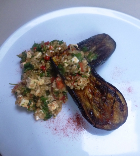 aubergine,poivron rouge,aneth,persil plat,feta,huile d'olive,cumin,canelle,paprika fûmé,avoine,citron,roquette