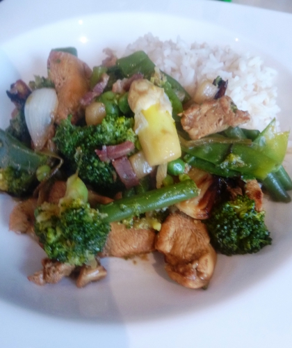 volaille,jambon,haricots verts,haricots mange-tout,haricots plats,petits pois,gingembre,sauce soja,miel,jus de volaille,citron,asperges blanches,broccoli,jeunes oignons