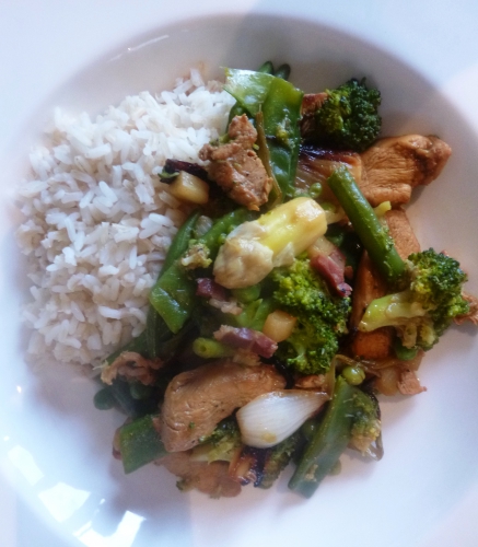 volaille,jambon,haricots verts,haricots mange-tout,haricots plats,petits pois,gingembre,sauce soja,miel,jus de volaille,citron,asperges blanches,broccoli,jeunes oignons