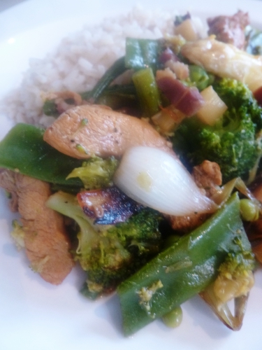 volaille,jambon,haricots verts,haricots mange-tout,haricots plats,petits pois,gingembre,sauce soja,miel,jus de volaille,citron,asperges blanches,broccoli,jeunes oignons