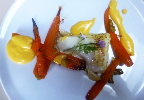 cabillaud,citron,tandoori massala,huile d'olive,fleur de sel,carottes,thym,laurier,coriandre,ail,jeunes oignons,oranges,zeste d'oranges,cointreau,vin blanc sec,echalotes,beurre,oeufs