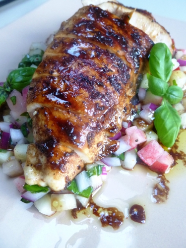 pêches,poulet,vinaigre balsamique,vinaigre de vin blanc,oignon nouge,basilic,piment d'espelette,ail,gingembre,sirop d'erable