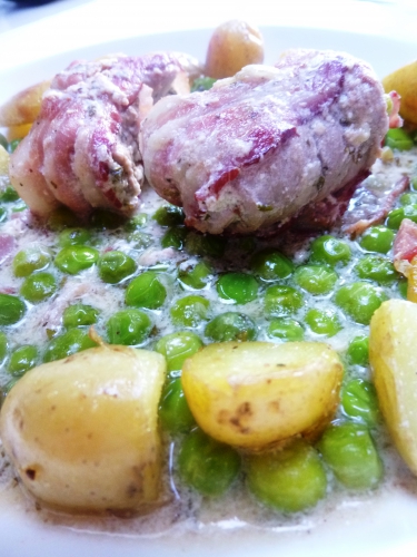 grenailles,pancetta,veau,lard fûmé,vin blanc,fond de veau,petits pois,jeunes oignons,ail,huile d'olive,beurre,sauge,menthe,ricotta