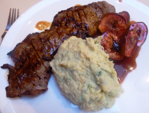 porc,secreto,figues,banuyls,sucre,sucre vanille,canelle,graines d'anis,haricots beurre,pommes de terre,cumin,ail,oignon,piment rouge,citron,gingembre,4 épices,mélange taillevent,worcestershire,rhum brun,thym,fleur de sel,vinaigre de xères,persil,crème,lait