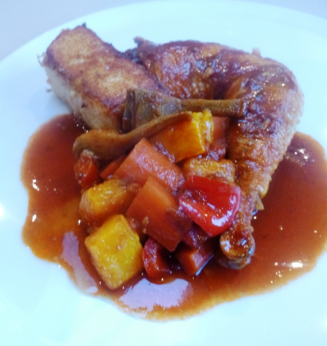 poulet,oignon,ail,romarin,thym,piment,poivron jaune,poivron rouge,carottes,concentré de tomates,safran,paprika doux,vin rouge,fond de volaille,polenta,gruyère,parmesan,bouillon de légumes,bouillon de volaille,champignons,artichauts,potiron,huile d'olive