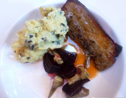 Lard, Oranges, Citron, 4 Baies, Pommes de Terre, Olives Noires, Huile d'Olive, Artichauts, Vinaigre de Cidre, Sucre, Vinaigre de Xères, Betteraves, Fond Blanc, Piment d'Espelette