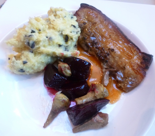 Lard, Oranges, Citron, 4 Baies, Pommes de Terre, Olives Noires, Huile d'Olive, Artichauts, Vinaigre de Cidre, Sucre, Vinaigre de Xères, Betteraves, Fond Blanc, Piment d'Espelette