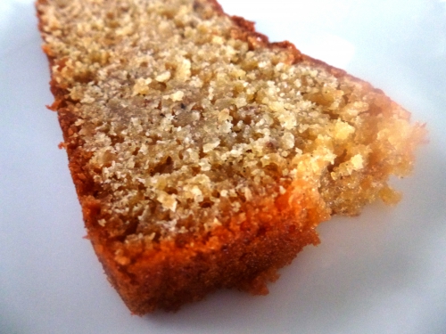 yaourt grec,oeufs,beurre,farine fermentante,poudre d'amandes,bicarbonate,sirop d'érable,caramel liquide,pralin,sucre roux,gousses de vanille