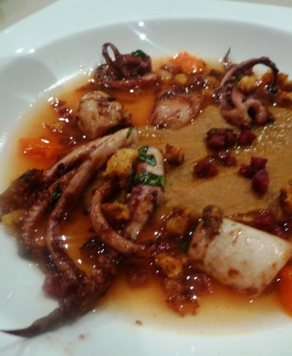 encornets,chorizo,piment d'espelette,pain,citron vert,zeste de citron,basilic,sauce soja,vinaigre balsamique,ail,gingembre,haricots lingots blancs,poivre voatsiperiferry,tomate,menthe,crème,gélatine