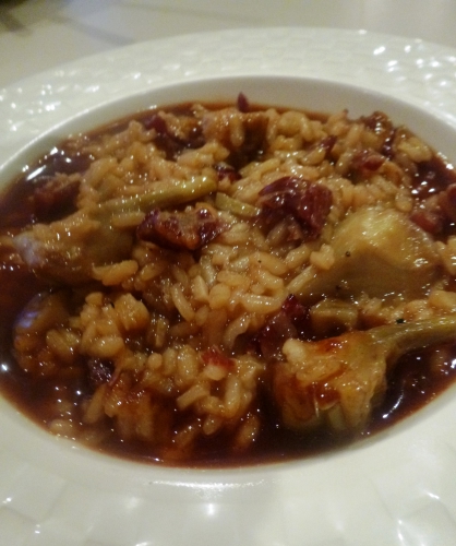 os et parures d'agneau,fond d'agneau,carottes,oignons,romarin,thym,laurier,persil,echalotes,ail,tomates,riz à risotto,arborio,carnarolli,vin blanc,bouillon de volaille,parmesan,beurre,vinaigre de vin rouge,citron,artichauts,poireau,céleri,jambon de bayonne,zeste d'orange,coriandre,barigoule,huile d'arachide