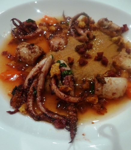 encornets,chorizo,piment d'espelette,pain,citron vert,zeste de citron,basilic,sauce soja,vinaigre balsamique,ail,gingembre,haricots lingots blancs,poivre voatsiperiferry,tomate,menthe,crème,gélatine