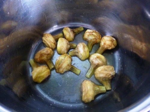 os et parures d'agneau,fond d'agneau,carottes,oignons,romarin,thym,laurier,persil,echalotes,ail,tomates,riz à risotto,arborio,carnarolli,vin blanc,bouillon de volaille,parmesan,beurre,vinaigre de vin rouge,citron,artichauts,poireau,céleri,jambon de bayonne,zeste d'orange,coriandre,barigoule,huile d'arachide