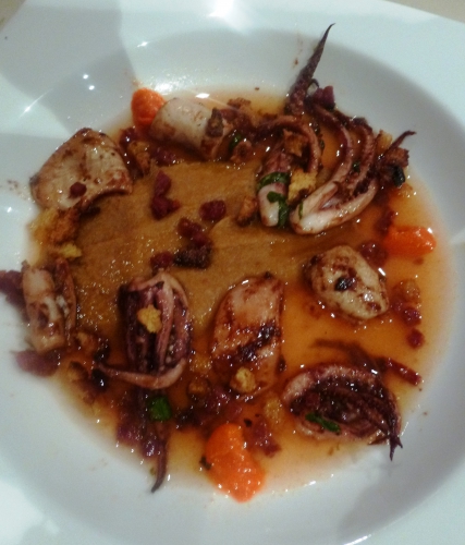 encornets,chorizo,piment d'espelette,pain,citron vert,zeste de citron,basilic,sauce soja,vinaigre balsamique,ail,gingembre,haricots lingots blancs,poivre voatsiperiferry,tomate,menthe,crème,gélatine