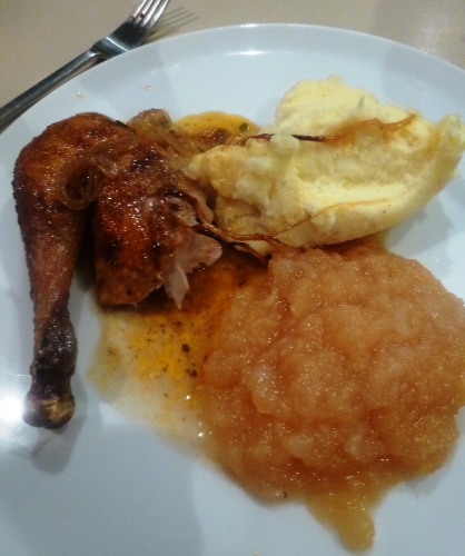 Pommes de Terre, Beurre, Lait, Muscade, Pommes, Cannelle, Sucre, Poulet, Echalote, Ail, Romarin, Thym, Laurier, Bouillon de Volaille, Piment d'Espelette, Citron