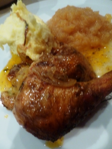 Pommes de Terre, Beurre, Lait, Muscade, Pommes, Cannelle, Sucre, Poulet, Echalote, Ail, Romarin, Thym, Laurier, Bouillon de Volaille, Piment d'Espelette, Citron