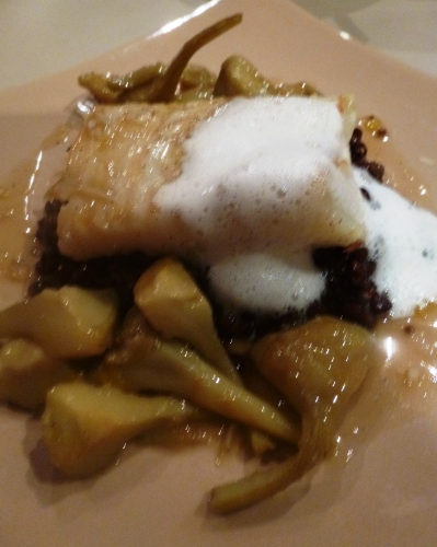 flétan,elbot,lentillons de champagne,lentilles,lard fûmé,oignon,ail,jambon cru,badiane,fenouil,crème,coriandre,bouillon de volaille,fumet de poisson,vin blanc sec,romarin,thym,laurier,carottes,céleri,poireau,artichauts,citron