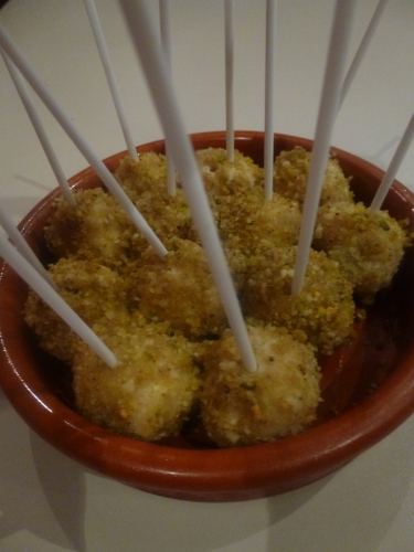 crottins de chèvre,miel,poire,amandes,noix,raisins secs blonds,pistaches