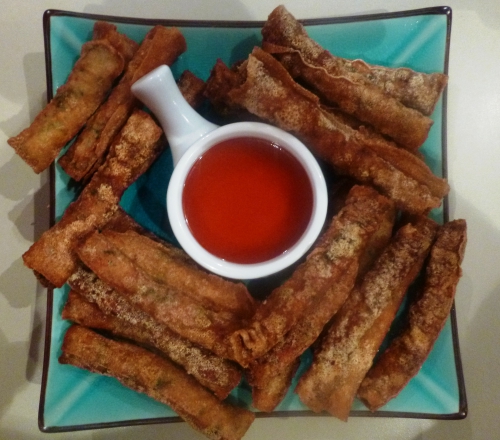 feuilles de brick,chapelure,veau,moutarde,oeuf,oignons,ail,tomates,poivrons rouges,echalote,gingembre,citron,laurier,sambal oelek,sucre,vinaigre de cidre