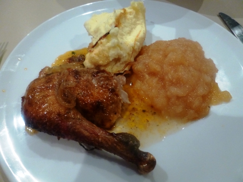 Pommes de Terre, Beurre, Lait, Muscade, Pommes, Cannelle, Sucre, Poulet, Echalote, Ail, Romarin, Thym, Laurier, Bouillon de Volaille, Piment d'Espelette, Citron