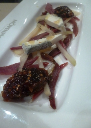 magret de canard,chèvre mi-sec,poire,doyenne,dattes,raisins,graines de moutarde,citron,sucre,vinaigre de miel,miel,gingembre,poivre de cayenne,piment d'espelette,huile de  noix,vinaigre de cidre,puligny st pierre,selle sur cher