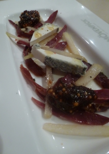 magret de canard,chèvre mi-sec,poire,doyenne,dattes,raisins,graines de moutarde,citron,sucre,vinaigre de miel,miel,gingembre,poivre de cayenne,piment d'espelette,huile de  noix,vinaigre de cidre,puligny st pierre,selle sur cher