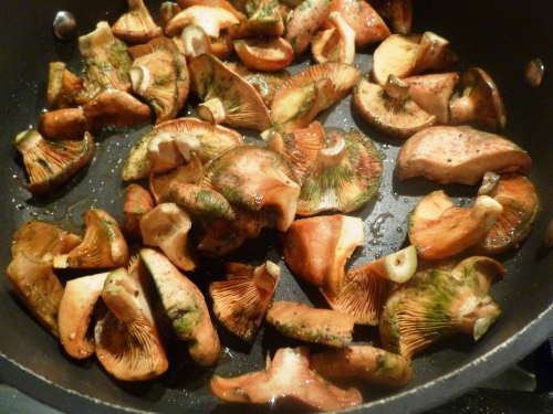 parmesan,persil,pain,piment d'espelette,artichaut,lactaire,coriandre,ail,fond de volaille,vin blanc,oignon,céleri,poireau,carotte,laurier,orange,romarin,thym