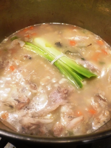 Moules, Fumet de Poisson, Carottes, Poireau, Vin Blanc, Céleri, Pomme de Terre, Oignons, Curry de Madras