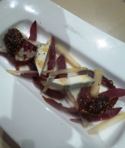 magret de canard,chèvre mi-sec,poire,doyenne,dattes,raisins,graines de moutarde,citron,sucre,vinaigre de miel,miel,gingembre,poivre de cayenne,piment d'espelette,huile de  noix,vinaigre de cidre,puligny st pierre,selle sur cher