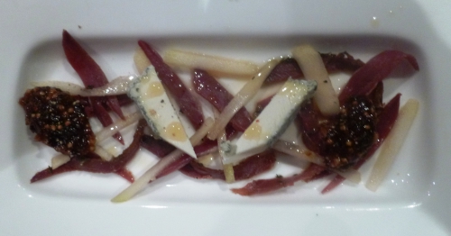 magret de canard,chèvre mi-sec,poire,doyenne,dattes,raisins,graines de moutarde,citron,sucre,vinaigre de miel,miel,gingembre,poivre de cayenne,piment d'espelette,huile de  noix,vinaigre de cidre,puligny st pierre,selle sur cher