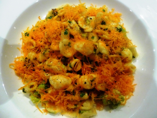 orecchiette,chou romanesco,pistaches,coriandre,bouillon de veau,citron,mimolette,oeuf,beurre