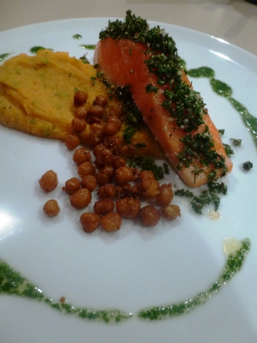 saumon,coriandre,persil,menthe,aneth,fleur de sel,piment d'espelette,cardamome en poudre,muscade,beurre,patates douces,pommes de terre,gingembre,crème,poischiches,pimenton,ail,huile d'olive,cresson,bouillon de légumes,xanthane