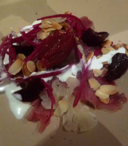 marcassin,mirin,saké,amandes,fleur de sel,choufleur,choufleur lacto-fermenté,chourouge,airelles,agar agar,piment d'espelette,betterave,vinaigre de xères,vinaigre de cidre,sucre,crème epaisse,citron vert