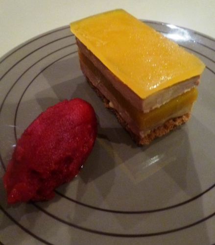 foie gras,pain d'epices,mangues,jus fruit de la passion,kumquats,gélatine,agar-agar,gingembre,ail,sauternes,vinaigre de vin blanc,sucre,betterave,vinaigre balsamique,vinaigre de xères,glucose atomisé