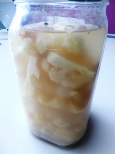 Choufleur, Gros Sel, Graines de Moutarde, Baies de Genièvre, Ail, Graines de Cumin