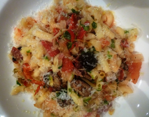 Coquillettes, Pâtes, Fenouil, Tomates, Olives Noires, Jambon de Bayonne, Parmesan, Piment d'Espelette, Thym, Laurier, Ail, Huile d'Olive, Roquette, Pastis