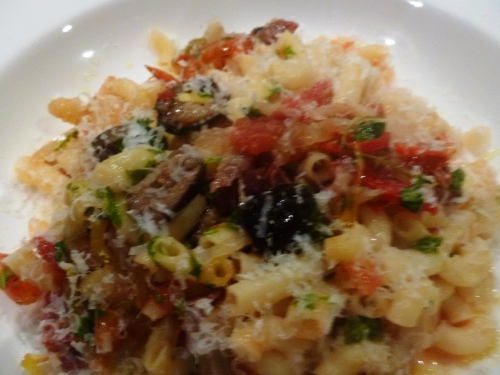 Coquillettes, Pâtes, Fenouil, Tomates, Olives Noires, Jambon de Bayonne, Parmesan, Piment d'Espelette, Thym, Laurier, Ail, Huile d'Olive, Roquette, Pastis