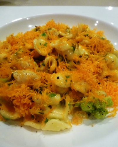 orecchiette,chou romanesco,pistaches,coriandre,bouillon de veau,citron,mimolette,oeuf,beurre