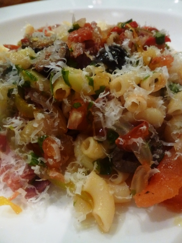 Coquillettes, Pâtes, Fenouil, Tomates, Olives Noires, Jambon de Bayonne, Parmesan, Piment d'Espelette, Thym, Laurier, Ail, Huile d'Olive, Roquette, Pastis